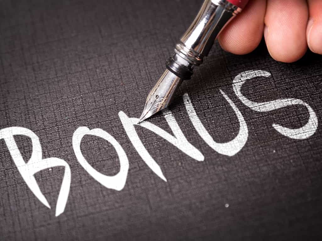 Should I use online casino bonus or not?